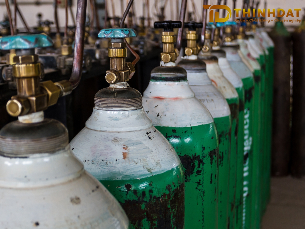 Những điều cần biết về hạn sử dụng và bảo dưỡng bình oxy